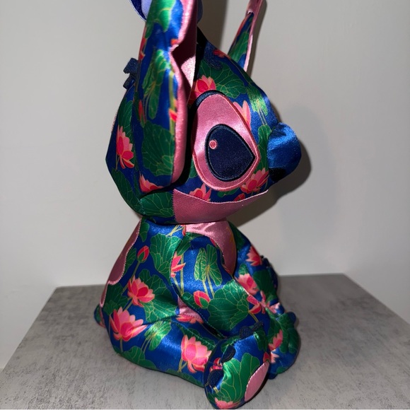 Stitch Crashes Disney Peter Pan Plush 12 of 12 - Picture 2 of 6